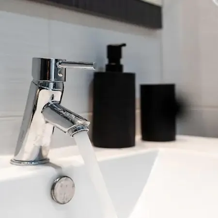 Lejlighed Superb Flat 200 From Beach, 10 Min To Downtown Lagos