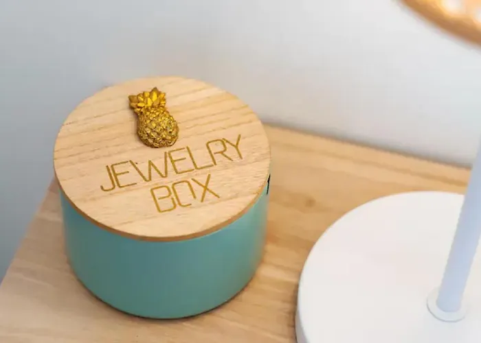 Lägenhet Superb Flat 200 From Beach, 10 Min To Downtown