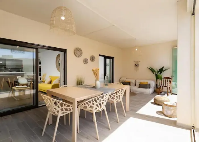 Superb Flat 200 From Beach, 10 Min To Downtown Lägenhet