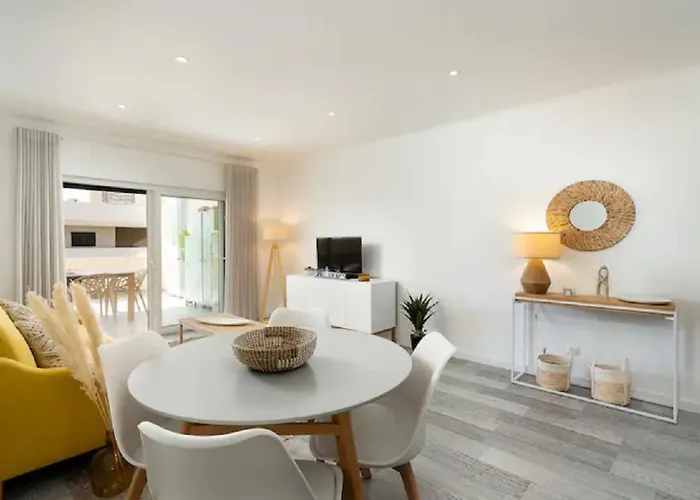 Lägenhet Superb Flat 200 From Beach, 10 Min To Downtown