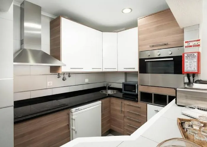 Lägenhet Superb Flat 200 From Beach, 10 Min To Downtown Lagos