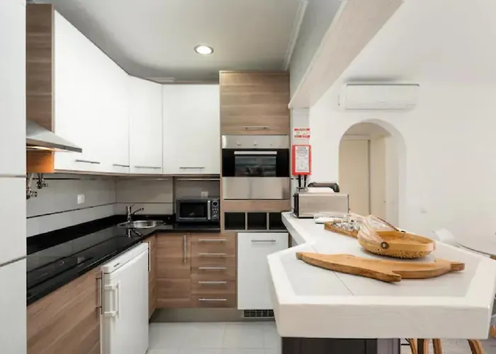 Lägenhet Superb Flat 200 From Beach, 10 Min To Downtown